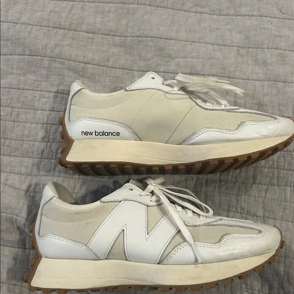 New Balance White and Cream Sneakers size 8.5 - Picture 3 of 6